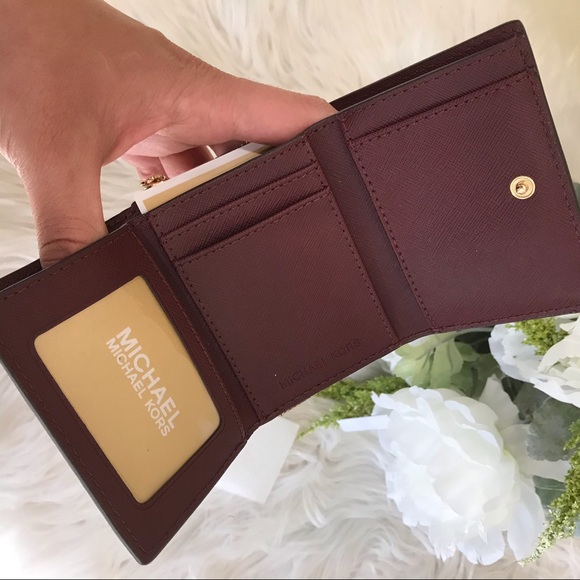 Michael Kors carryall card case merlot wallet - Picture 6 of 7